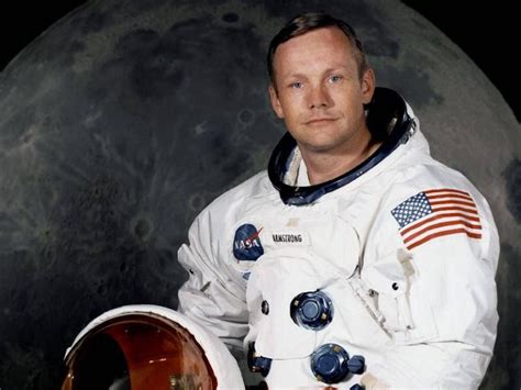 Neil Armstrong El Primer Hombre En La Luna Biblioteca De Nueva Acrópolis