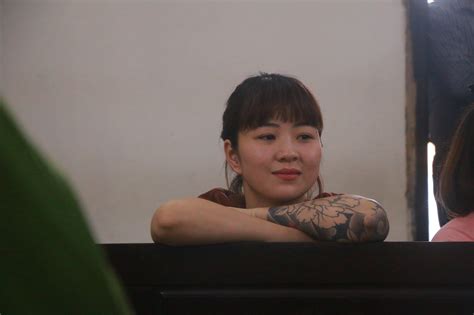 Hàng trăm hot girl giang hồ mạng học sinh đến xem xử Khá Bảnh