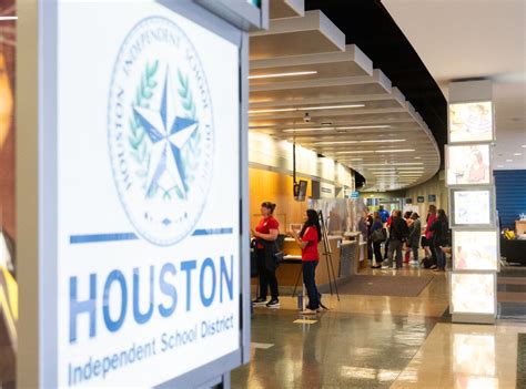 Houston ISD parent files complaint over 'scoreboard' remarks