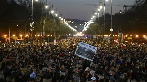 Afera pedofilska poruszyła Węgrów Wielka manifestacja w Budapeszcie