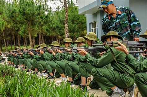 Đồng Phục Iuh Đại Học Công Nghiệp Tphcm Vẻ đẹp Thanh Lịch Trẻ Trung