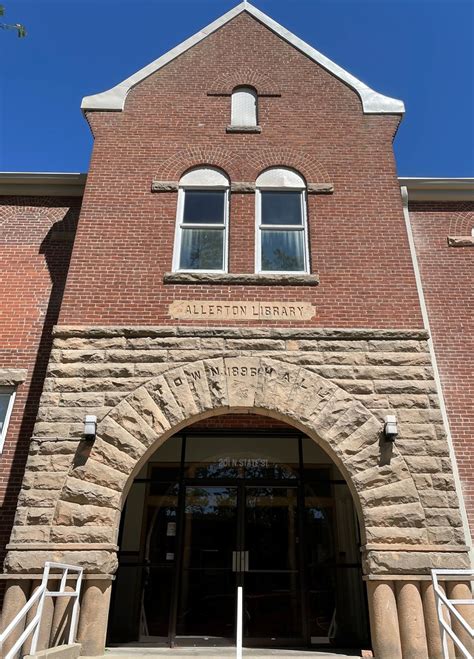 Old Monticello Illinois Town Hall And Allerton Library Flickr