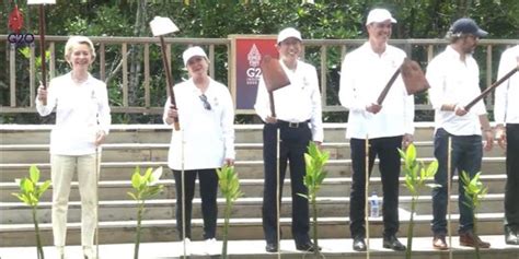 Momen Para Kepala Negara Kebingungan Pegang Cangkul Di Ktt G Bali