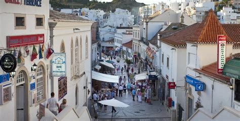 Duas Mulheres Detidas Em Albufeira Por Violarem Confinamento