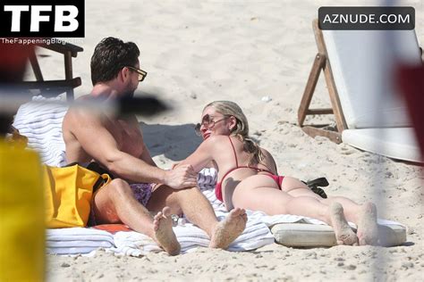 Melissa Cohen Sexy Seen Showing Off Her Hot Bikini Body At The Beach In Rio Aznude