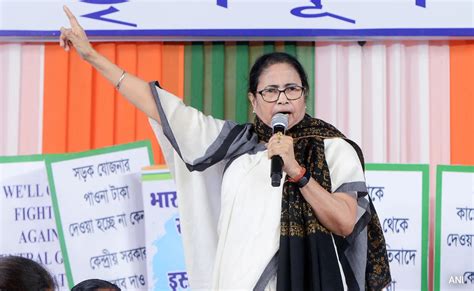 On 48 Hour Dharna Over Bengals Dues Mamata Banerjees Big 2024 Hint