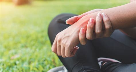 Sprained Wrist Symptoms Causes Treatment And Rehabilitation