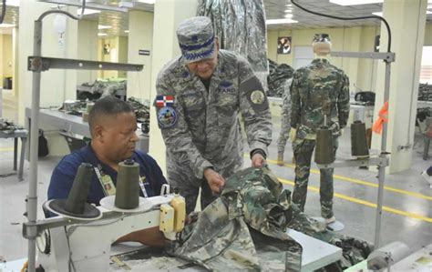 Miembros De Las Fuerzas Armadas Estrenar N Uniforme Con Nuevo Dise O El