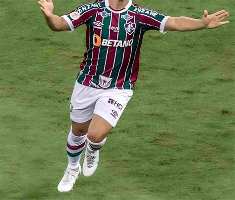 Acabou de ser chutado do Fluminense e já está fazendo HISTÓRIA em novo