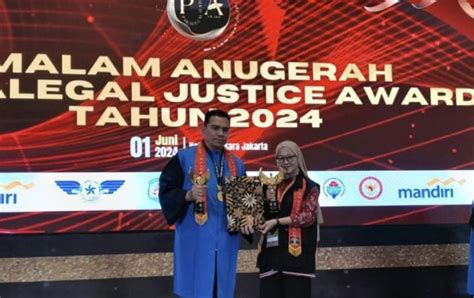 Lurah Nunbaun Sabu Raih 2 Penghargaan Di Ajang Anugerah Paralegal