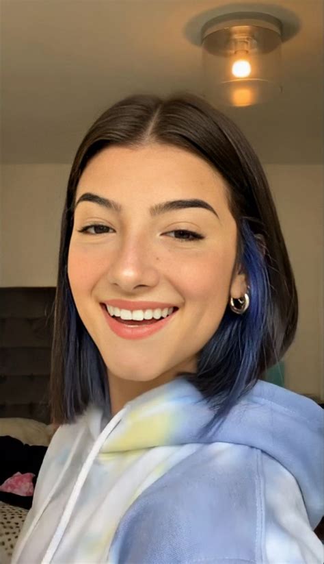 Charli Damelio On Tiktok Hair Color Streaks Hair Color Blue Blue Hair