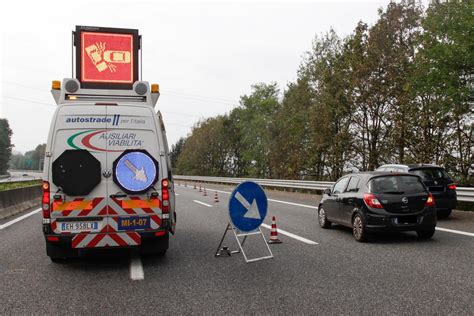 Genitori Morti In A26 Denunciato Autista Di Un Pullman