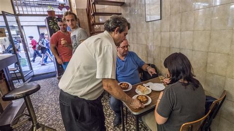 BARCELONA BAR BRUSI Este mítico bar del Gòtic de Barcelona tendrá una