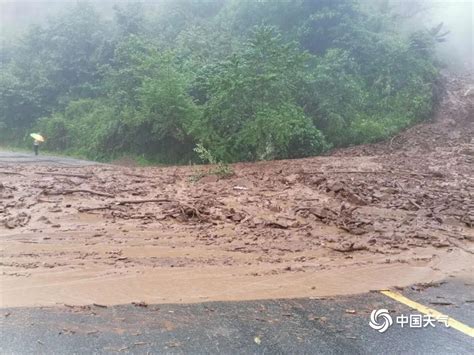 雨势凶猛！云南多地发生泥石流、洪涝灾害，路面坍塌、河水暴涨 高清图集 中国天气网云南站