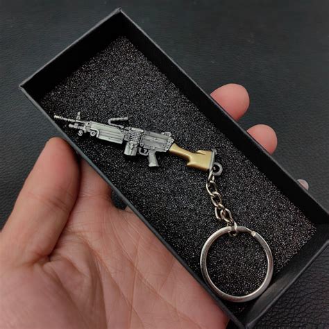 Metal M249 Gun Keychain Tiny M249 Gun Pendant Bucky M249 Machine Gun Keychain Cool Man Keychain