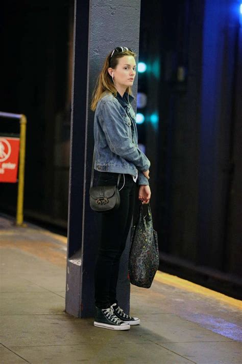 22 Celebrities Riding The Subway Like Normals Leighton Meester