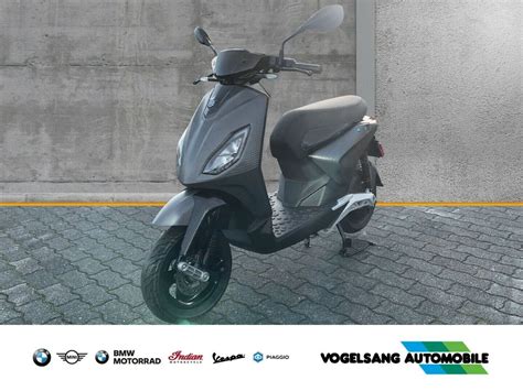 Motorrad Piaggio 1 Schwarz Forever erhöhte Reichweite KERS PMP