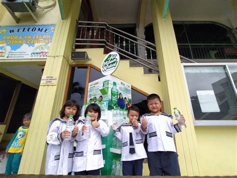 ACT Tangerang Raya Distribusikan Air Minum Wakaf Gratis Bisnis Corner