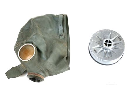 Ww2 German Civilian Gas Mask With Filter 9 Z9