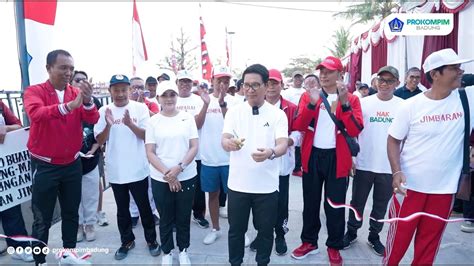 Sekda Adi Arnawa Lepas Jalan Santai Semarak Kemerdekaan Di Jimbaran