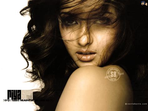 Wallpaper World Sexcy Riya Sen Wallpaper