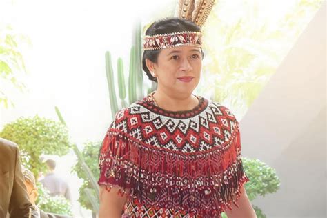 Baju Adat Dayak Iban Puan Maharani Dibuat Selama 3,5 Bulan