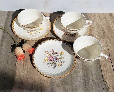 Vintage Set6 Pcs Royal China Warranted 22k Gold Porcelain Cup And Saucer