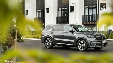 Giá xe KIA Sorento niêm yết và lăn bánh tháng 8 2023 giảm 50 LPTB