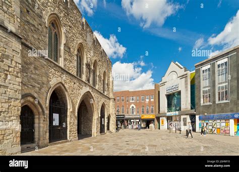 Bargate Medieval Gatehouse And High Street Southampton Stock Photo Alamy