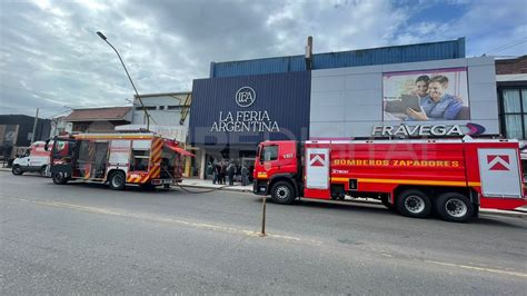 Se Incendi Parte De La Feria Argentina En La Avenida Arist Bulo Del Valle