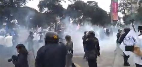 La Policía reprime con gas lacrimógeno la jornada de protestas de los