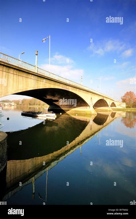 Twickenham Bridge Over The River Thames London Stock Photo Alamy