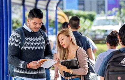 Mucha Atenci N Si Busca Trabajo Feria De Empleo De La Universidad