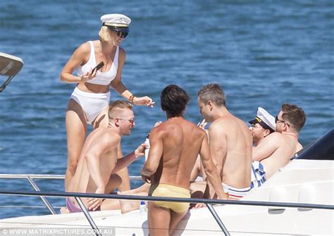 Jesinta Campbell Shows Off Her Slender Bikini Body Daily Mail Online