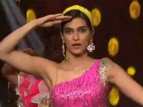 Kriti Sanon Wishes Her Inspiration Madhuri Dixit On Her Birthday With A Tribute Video Hindi