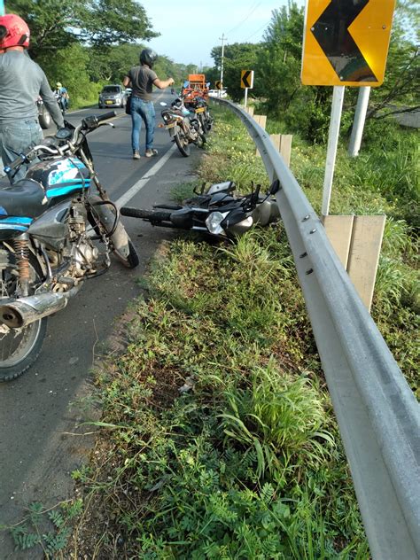 Urgente Grave Accidente De Tránsito Hace Minutos En La Curva Entre