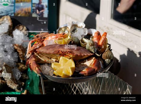 Seafood Platter On Ice Plateau De Fruits De Mer Sur Glace Cafe Bar