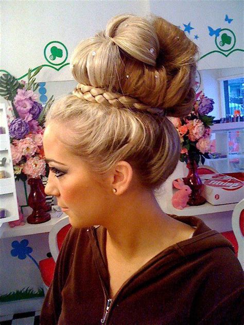 Pin by Zsófia Pink on Beautiful Hair and Make up 2 Bun hairstyles for