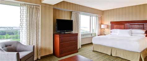 Niagara Falls Hotels, DoubleTree Fallsview by Hilton