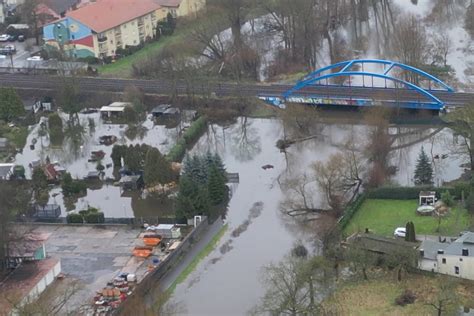 Hochwasser in Sachsen Anhalt Erster Fluss tritt über Ufer