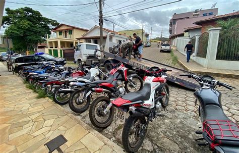 Pol Cia Civil Apreende Motocicletas Usadas Por Grupo Para Manobras