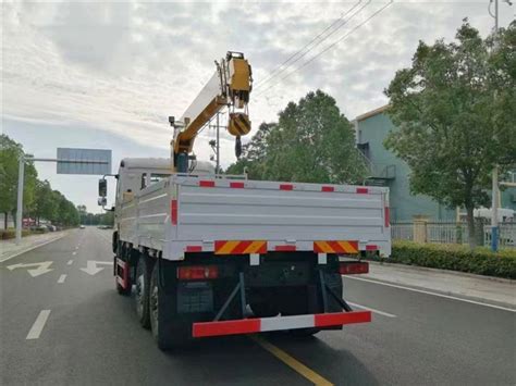 Cina Kualitas Tinggi Ton Telescopic Boom Truck Mounted Crane Produsen