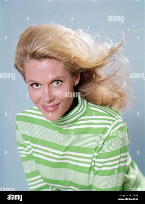 Elizabeth Montgomery Dans Bewitched 1964 Credit Columbia Pictures Album Photo Stock Alamy