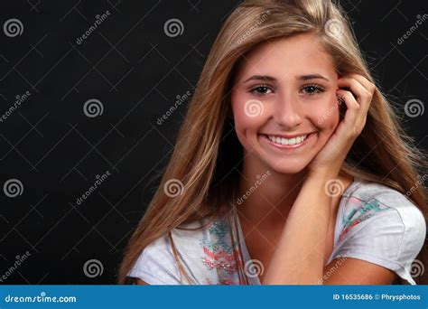 Une Adolescente Assez Blonde Photo Stock Image Du Modèle Coloré 16535686