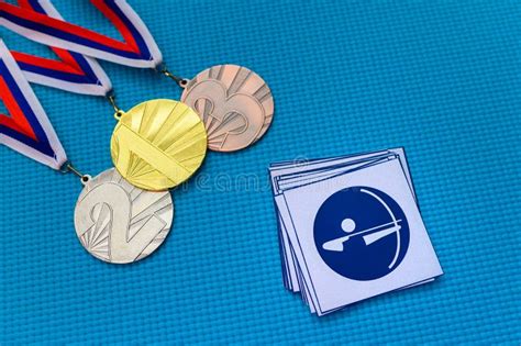 Icono De Tiro Con Arco Y Juego De Medallas Medalla De Oro Plata Y