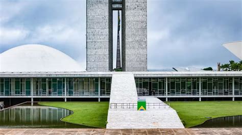 Grades do Congresso são retiradas após anúncio de Pacheco em evento