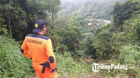 Sopir Belum Ditemukan Tim SAR Bakal Turunkan Crane Angkat Truk Yang