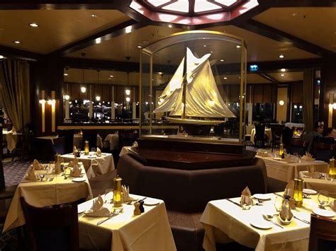 Yacht Club: Restaurant Review | DLP Town Square - Disneyland Paris News ...