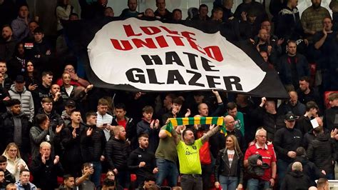 Manchester United supporters protest Glazers by blocking megastore entrance