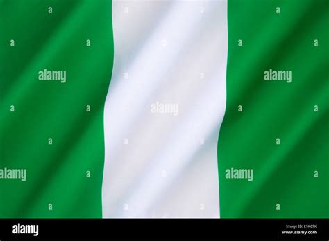 La bandera de Nigeria diseñado en 1959 y adoptado oficialmente el 1º